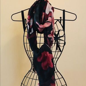 Fashion accent scarf